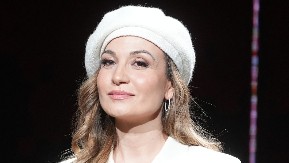 JELENA TOMAŠEVIĆ SE SRUŠILA NA BINI Pevačica prvi put u javnosti nakon incidenta! 