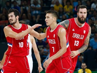 ZAVRŠIO U PRITVORU SA MIGRANTIMA Čuvenog srpskog košarkaša zbog crvene poternice skinuli sa leta