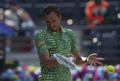 ISKRENO DO KOSKE Medvedev održao lekciju celom svetu, pomenuo i Đokovića