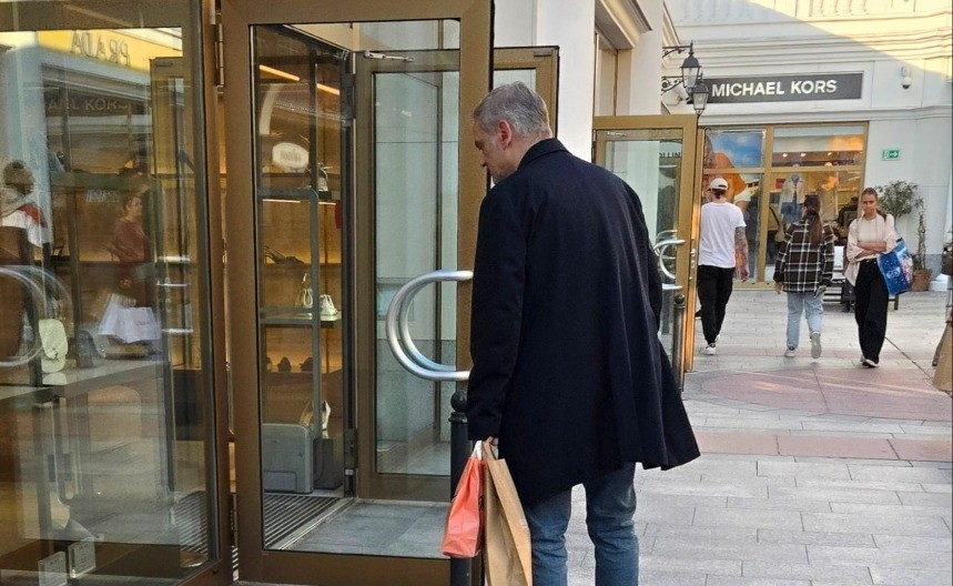 GDE JE TO BORKO STEFANOVIĆ?! Izgleda da mu je gazda Đilas udelio malo džebane...