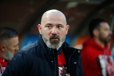 STANKOVIĆ SPREMA ČISTKU Trener Zvezde precrtao jednog stranca, rastanak na pomolu