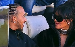 Zaljubljeni i to ne kriju: Zvezda Formule 1 poludeo za Kim Kardašijan, ostavio nestašan komentar ispod njih slika