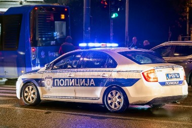 BAČENA BOMBA NA PIVNICU U ZEMUNU Eksplozija raznela ulaz, srećom nije bilo povređenih