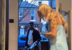 OTVORILA VRATA, PA SE VIDELO ONO ŠTO NIJE TREBALO DA SE VIDI Dostavljač nikada neće zaboraviti ovu adresu (VIDEO)