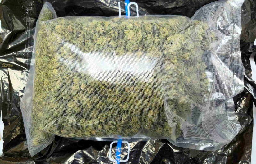 MLADIĆ UHAPŠEN NA NOVOM BEOGRADU U kolima krio pola kile marihuane