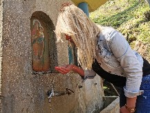 "DOVODILI JE NA IZVOR I UMIVALI... SAMO JE PROGLEDALA" Meštani veruju da se na ovom mestu u Srbiji dešavaju velika čuda