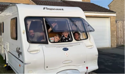 PAR KUPIO STARI KARAVAN I KOMPLETNO GA SREDIO  "Sada uvek imamo odmor iz snova"