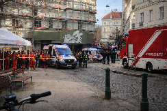 DETALJI HORORA U BEČU! Skela pukla, beton zatrpao radnike – četvoro mrtvih, spasioci kopali golim rukama!