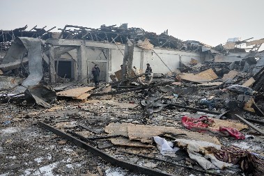 MASAKR! Raspalili bombom po bolnici, preko 400 mrtvih!