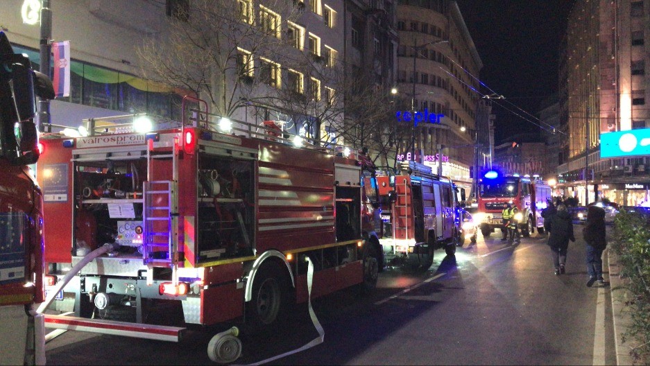 BUKTINJA PROGUTALA KUĆU NA ČUKARICI Dvoje ljudi spaseno u poslednjem trenutku