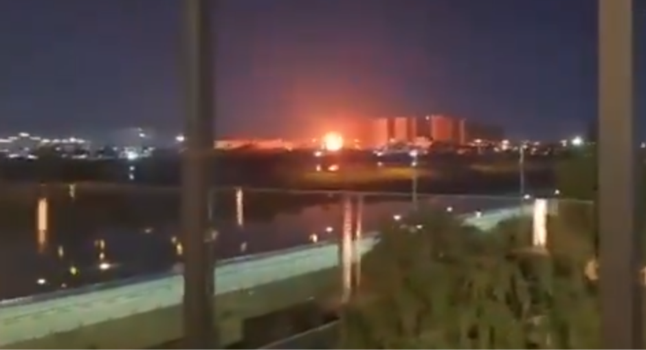 SNIMLJEN NAPAD NA AMERIČKU AMBASADU U BAGDADU Zasuli ih raketama i dronovima, odjekuju eksplozije (VIDEO) 