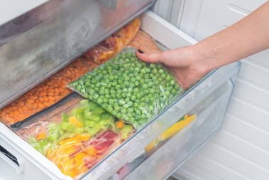 HITNO BACITE KESE Evo kako svi sada zamrzavaju hranu – razlog će vas ZAPREPASTITI!