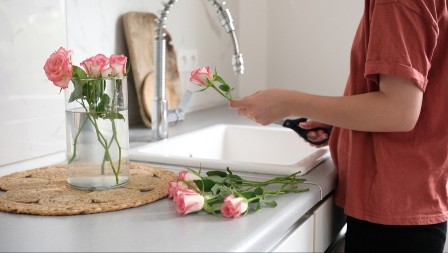 Nisu kao ostalo cveće, njima treba poseban tretman: Kako da ruže traju što duže u vazi, neće uvenuti odmah