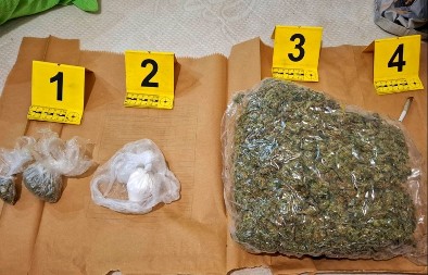 HAPŠENJE DILERA Zaplenjeni kokain i marihuana (FOTO)
