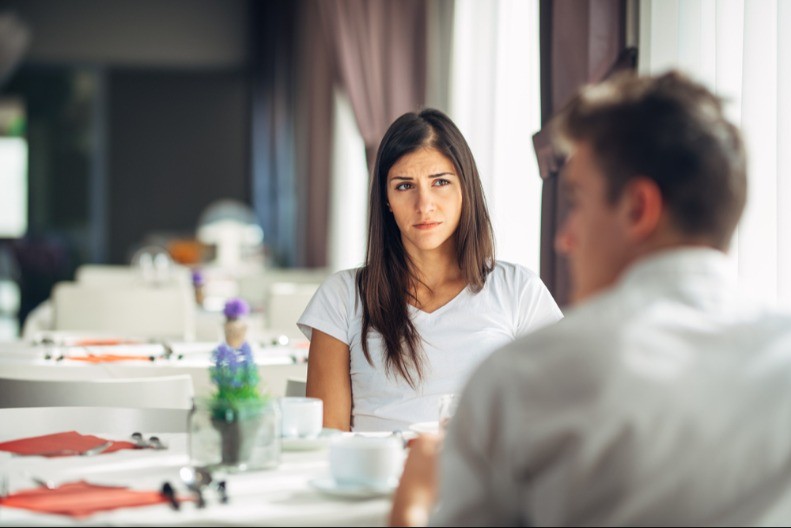 KAKO PREPOZNATI PREVEJANOG LAŽOVA? Psiholozi tvrde da OVIH 5 znakova nepogrešivo otkriva s kim imate posla