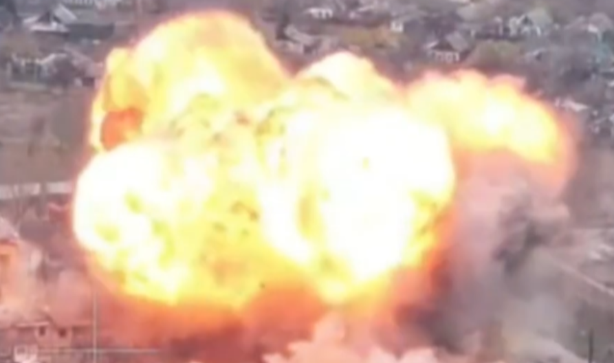 RUSI BACILI DVE BOMBE OD 3 TONE Pakao se sručio na ukrajinsku vojsku (VIDEO)