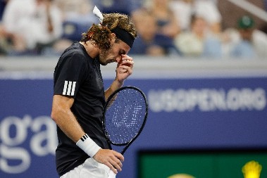 "MOJ BIVŠI JE MRZEO CICIPASA" Grk pobedelio priču iz reda za kafu i nasmejao sve