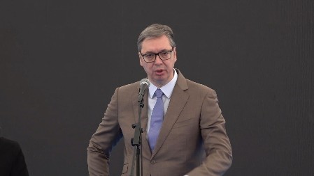 "LJUDI, NE PANIČITE! IMAMO NAFTE, NE KUPUJTE PO 50 KANISTERA" Vučić: Srbija ima najveće rezerve u regionu