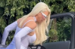 SEVNULA GOLA ZADNJICA! Karleuša u nikad izazovnijem izdanju, kamera uhvatila nezgodan momenat (VIDEO) 