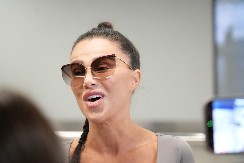 RAT HONORARA Detalji milionskih ugovora isplivali, Stanija juri titulu najplaćenije, a on tvrdi da je dobio neverovatno cifru!