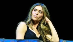 UZNEMIRUJUĆE! Rijaliti zvezda divljala, bacala stolice na dečka, pa pogodila sopstveno petogodišnje dete (VIDEO)