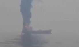 POGOĐEN TANKER KOD OMANA: Eksplozija, pa požar, ima mrtvih