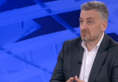 INTERNET GA PRIZEMLJIO! Georgiev pokušao da glumi svetskog filozofa na engleskom