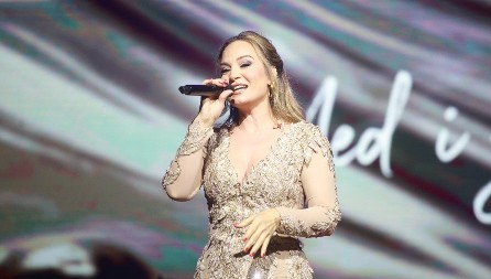 OGLASILA SE JELENA TOMAŠEVIĆ Pevačica otkrila dijagnozu koju su joj dodelili lekari!