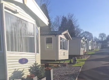 PROMENILA ŽIVOT IZ KORENA Devojka prodala skupi stan i kupila malu kuću, pa sad uživa u bazenu i sauni (VIDEO)