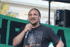 AGRESIVAC "BROJ 1" U MAJDANPEKU! Ovaj batinaš je na čelu "studentske liste" (VIDEO)