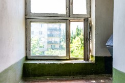 KAO U HOROR FILMU Ostavio otvoren prozor i otišao iz stana na tri godine, kad se vratio SLOŠILO MU SE od prizora (VIDEO)