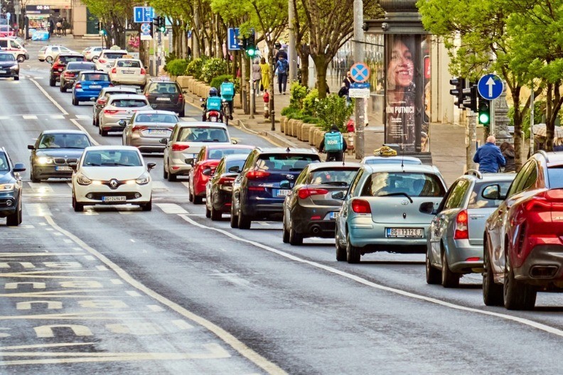 Problem koji živcira sve vozače - skriveni razlozi zašto vaš auto vuče u stranu 