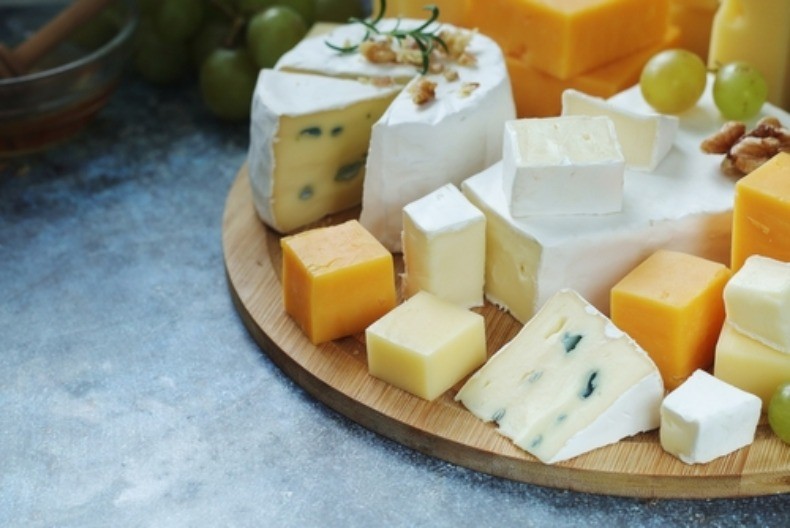 Ovaj popularni sir u Srbiju ulazi ilegalno: Država pokreće veliku akciju