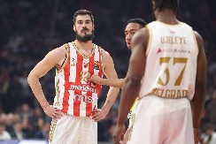 ZVEZDA IZGUBILA, KONKURENTI POBEDILI Ovako izgleda tabela Evrolige nakon poraza crveno-belih u Atini