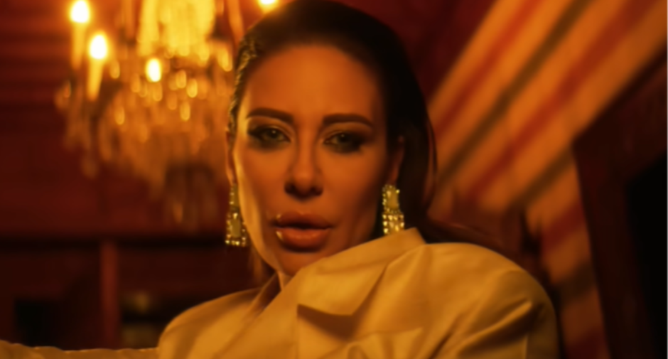 ANU NIKOLIĆ PONOVO IZBACUJU IZ HOTELA? Pevačica opet pravi haos! 