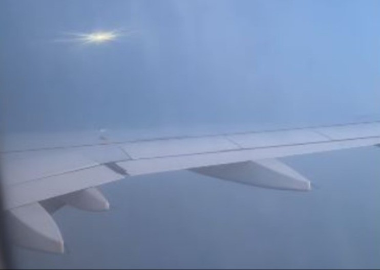 DRAMA NA NEBU! Putnik snimio VATRENU KUGLU iz aviona – mislio da je eksplozija!