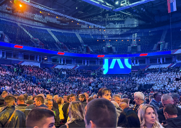 ARENA POPUNJENA DO POSLEDNJEG MESTA, POČEO VELIČANESTVENI SKUP Vučić ima ključnu poruku za sve (VIDEO)