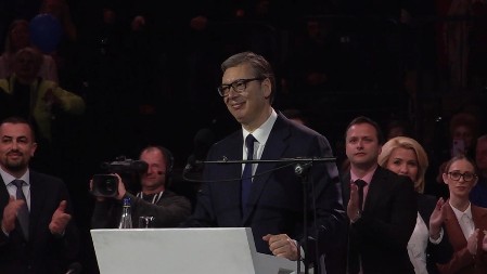 ORI SE "ACO, SRBINE" Veličanstven prizor u Beogradu (VIDEO)