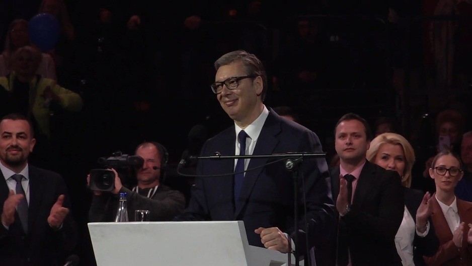 ORI SE "ACO, SRBINE" Veličanstven prizor u Beogradu (VIDEO)