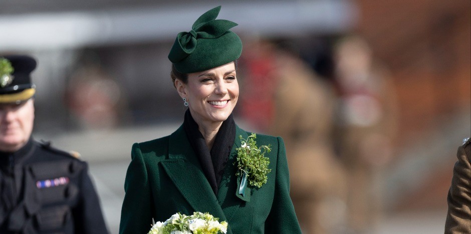 NE IDITE POD NOŽ Ovaj trik daje iluziju zategnutog lica, potrebna su samo 2 poteza četkicom