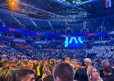 NAJJAČI TRANSPARENT U ARENI! Građani poslali jasnu poruku blokaderima: Samo smo vas gledali