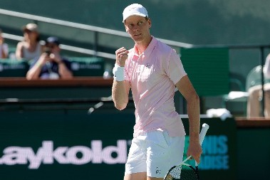 BEZ VEĆIH PROBLEMA Siner preslišao Džumhura i izjednačio Novakov rekord