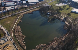 Usred Šumadije, prirodni fenomen - jezero u obliku srca (VIDEO)