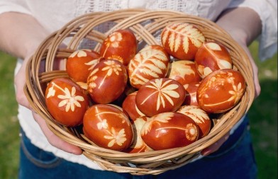 Moja baka je farbala jaja samo u lukovini: Ovo je njen recept za najlepšu boju