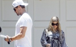 Muž je varao, pa traume leči s njim: Pevačica se ne odvaja od ovog mladog momka