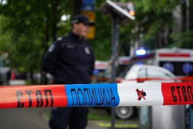 „POMOZITE, ISKRVARIĆU!“ SAČEKUŠA NA NOVOM BEOGRADU Upucan na parkingu, napadač pobegao