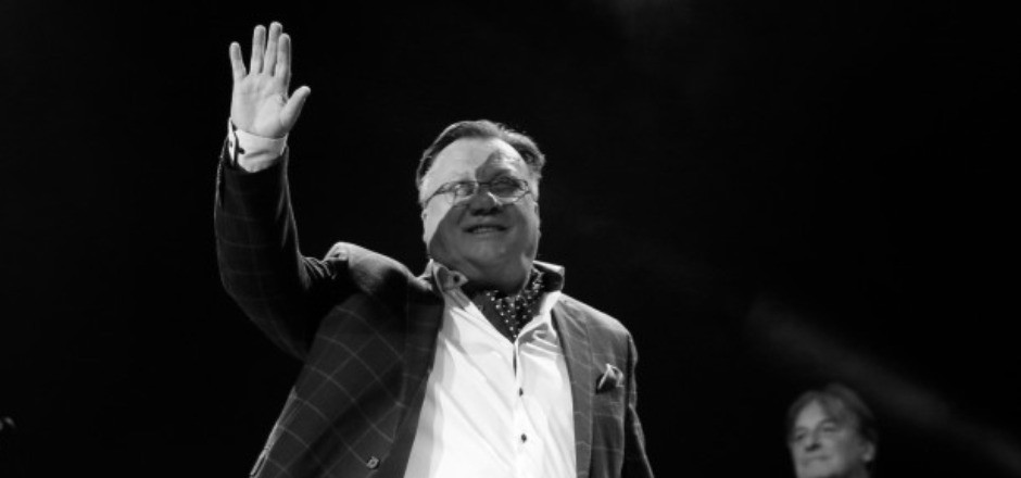 "NEMOGUĆE JE SLUŠATI PESMU, A NE POMISLITI NA HALIDA BEŠLIĆA" Emotivne stihove posvetio legendi narodne muzike! 