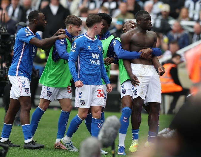 NAJLUĐI DERBI PREMIJER LIGE Sanderlend šokirao Njukasl golom u 90. minutu
