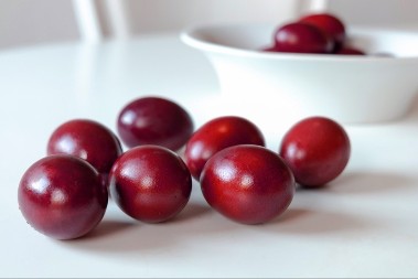 Znamo kako Grkinje naprave dobru boju, a evo kako iskusne Srpkinje: Kako da ofarbate jaja u jarko, jarko crvenu boju?