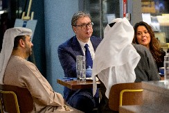 VUČIĆ TREĆI SVETSKI, A PRVI EVROPSKI LIDER KOJI JE POSETIO EMIRATE OD POČETKA SUKOBA! Gledajte kako su ga dočekali